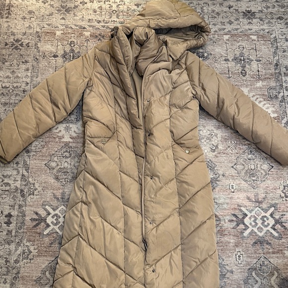 Steve Madden Tan Quilted Puffer long coat sz large - Picture 2 of 13